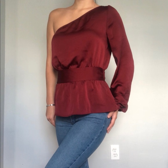 Express Tops - ⭐️4/$25 Express maroon one sleeve maroon blouse XS